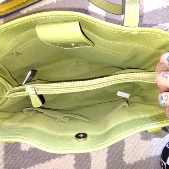 NWOT Liz & Co. Pistachio Croc Embossed Patent leather w/ Silvertoned hardware - Picture 6 of 15